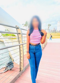 Senuri 22 Yrs ( office working girl ) - puta in Colombo Photo 20 of 21
