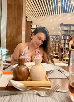 Senuri - escort agency in Colombo Photo 1 of 10