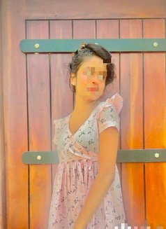 Senuri - escort agency in Colombo Photo 4 of 10