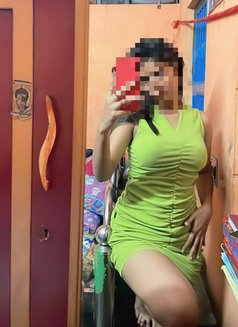 Senuri Gfe - puta in Colombo Photo 6 of 8