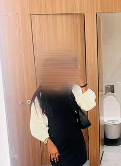 Senuri Gfe - escort in Colombo Photo 14 of 17