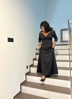 Senuri New Younger Model - puta in Colombo Photo 6 of 13