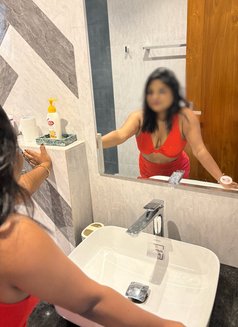 Senuri New Younger Model - puta in Colombo Photo 8 of 13