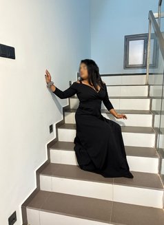 Senuri New Younger Model - puta in Colombo Photo 9 of 13