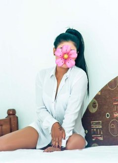 Mishell Modeling girl - puta in Colombo Photo 5 of 9