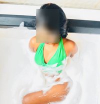 Senuri - puta in Colombo