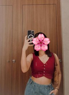 Senuri - escort in Colombo Photo 3 of 7