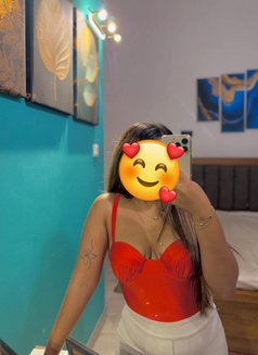 Senuri - puta in Colombo Photo 3 of 6