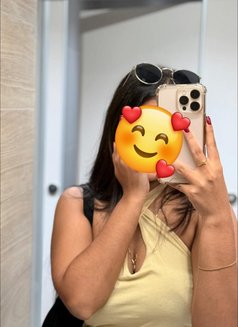 Senuri - puta in Colombo Photo 4 of 6