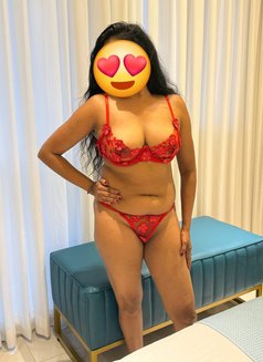 Senuri - escort in Colombo Photo 3 of 3
