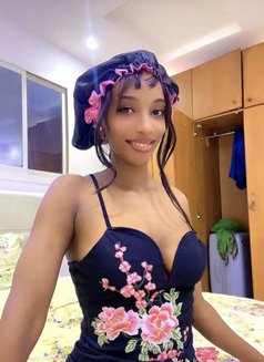 Sera - puta in Riyadh Photo 5 of 6