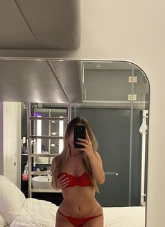 Serena - escort in Singapore Photo 1 of 7