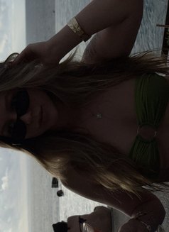 Serena - escort in Singapore Photo 2 of 7