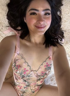 Serena - puta in Riyadh Photo 2 of 5