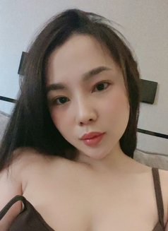 Serena - puta in Abu Dhabi Photo 1 of 1