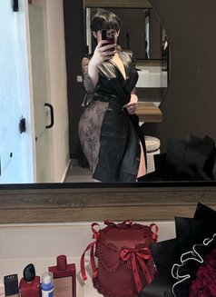 Serena - Transsexual escort in Şalālah Photo 5 of 5