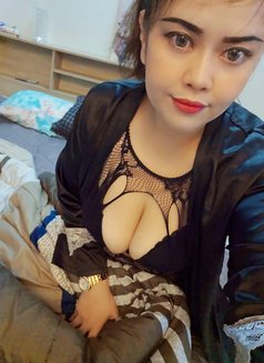 Serin - puta in Muscat Photo 2 of 8