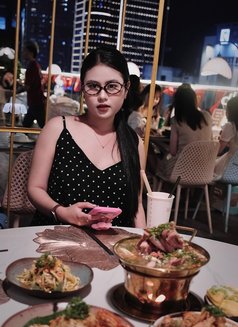 Serina - puta in Dubai Photo 13 of 21
