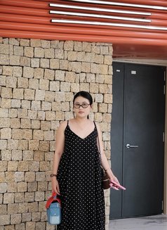 Serina - puta in Dubai Photo 15 of 21