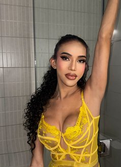 SERVE YOUR QUEEN RIRI - Acompañantes transexual in Dubai Photo 5 of 18