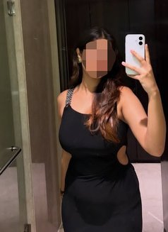 Service - escort in Paris Photo 1 of 3