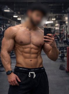 Seth - Male escort in Sharjah Photo 1 of 1