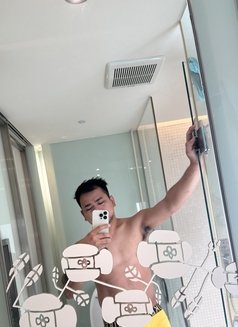 Sevenincher Just Arrived - Male escort in Taipei Photo 1 of 1