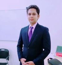 Sevice - Acompañantes masculino in Lahore