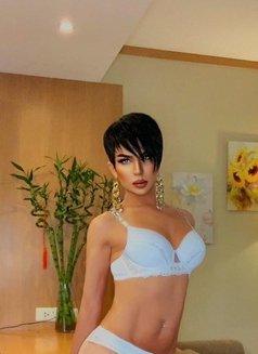 Seville Xxl - Transsexual escort in Dubai Photo 7 of 8