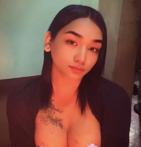 Sewani Karki - Dominadora transexual in Kathmandu