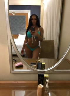 Sex Bomb in Dubai Shemale - Transsexual escort in Dubai Photo 1 of 4