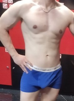 Sexbomb - Male escort in İstanbul Photo 8 of 9