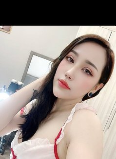 Sexual Experiences of a Korean Girl - puta in Al Manama Photo 5 of 6