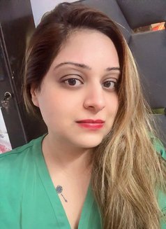 Sexy Aasha Independent - puta in Surat Photo 1 of 11