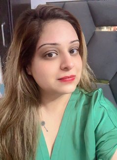 Sexy Aasha Independent - puta in Surat Photo 2 of 11