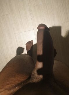 Sexy African Man/poppers Dealer - Male escort in Dubai Photo 2 of 5