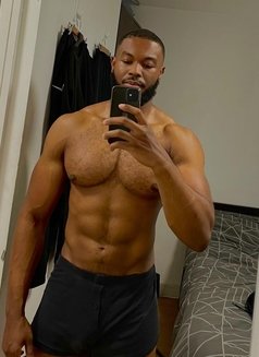 Sexy African Man/poppers Dealer - Male escort in Dubai Photo 3 of 5