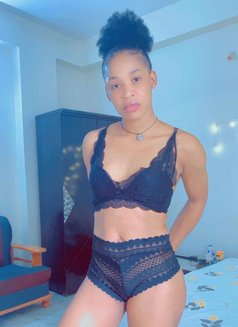Sexy and Young Classy African Azlina - puta in Hyderabad Photo 2 of 7