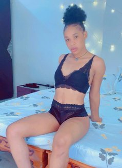 Sexy and Young Classy African Azlina - puta in Hyderabad Photo 3 of 7
