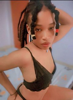 Sexy and Young Classy African Saphiara - puta in Hyderabad Photo 3 of 15
