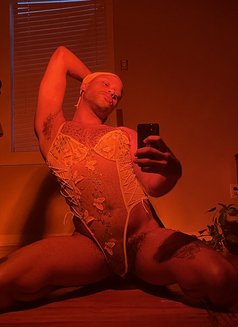 Sexy Black Girl Boy in Japan - Acompañantes transexual in Tokyo Photo 8 of 9