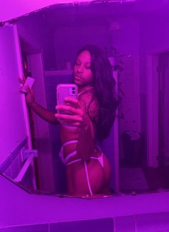 Sexy Black Girl Boy in Japan - Acompañantes transexual in Tokyo Photo 9 of 9