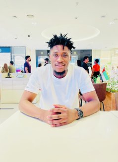 Sexy Black Guy - Male escort in Dubai Photo 2 of 3