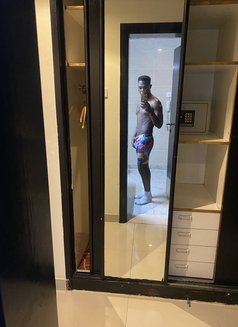 Sexy Black Top G - Acompañantes masculino in Dubai Photo 4 of 5