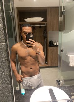 Sexy BlackTop - Male escort in Dubai Photo 4 of 6