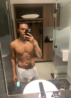 Sexy BlackTop - Male escort in Dubai Photo 5 of 6