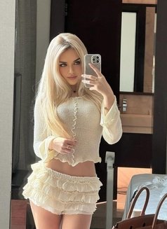 Sexy Blonde Shemale - Transsexual escort in İstanbul Photo 1 of 10