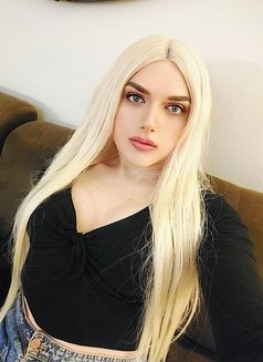 Sexy Blonde Shemale - Transsexual escort in İstanbul Photo 6 of 13