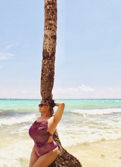 Sexy Bombshells - Transsexual escort in Dubai Photo 14 of 15