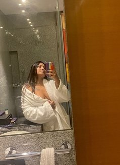 Sexy Busty Indian in Town - escort in Doha Photo 1 of 6